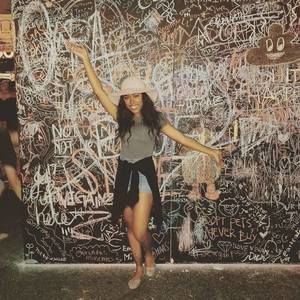 Meet your Posher, Leslie